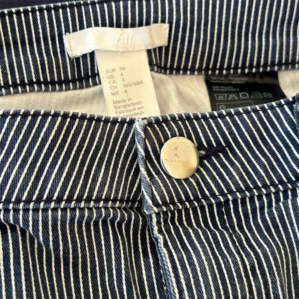 H&M Women's Size 4 Blue & White Striped Denim Cut-Off Shorts - Picture 2 of 6